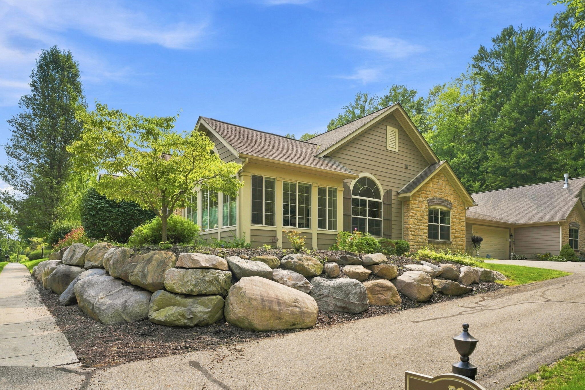 1073 Bridge Crest SE