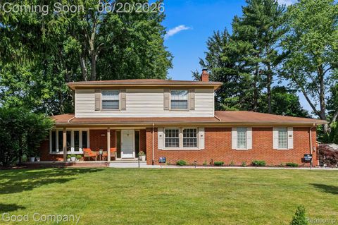 Photo of 833 Cobblestone Drive, Rochester Hills City, MI 48309 (MLS # 20261046607)