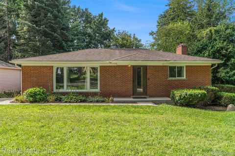 2785 Hillcrest Wixom City MI 48393
