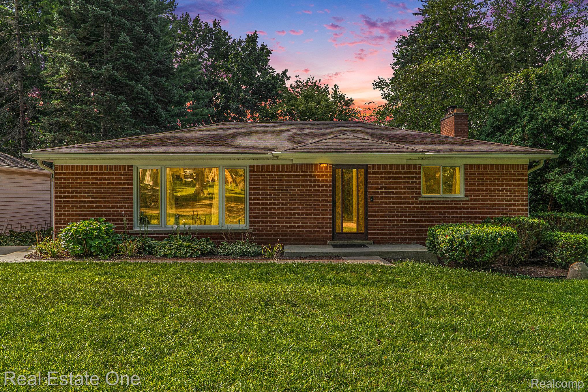 2785 Hillcrest