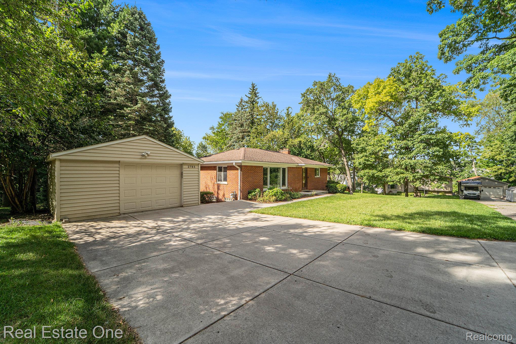 2785 Hillcrest
