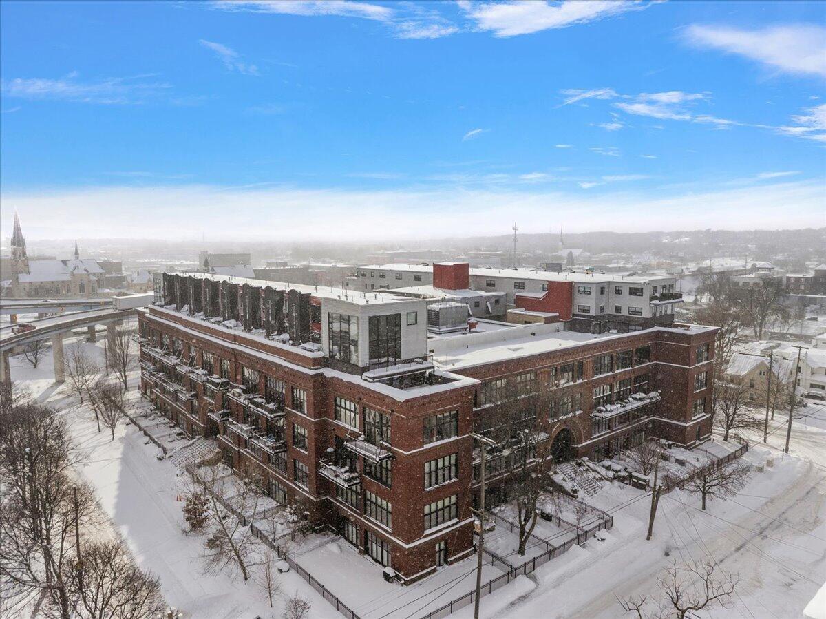 600 Broadway Avenue NW 242