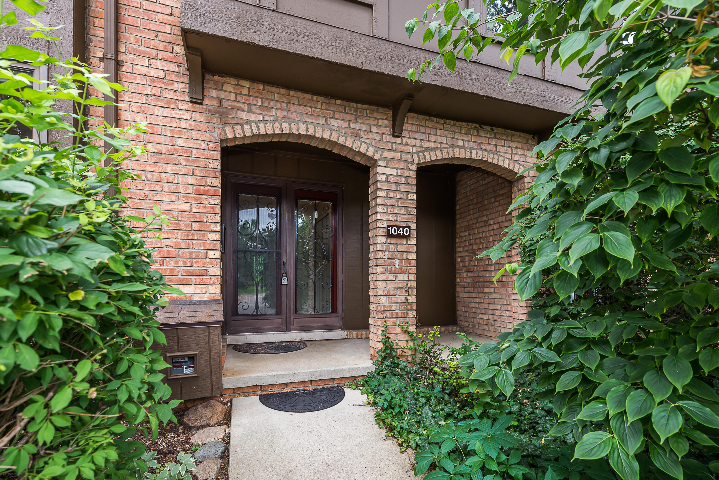 1040 Greenhills Drive 09