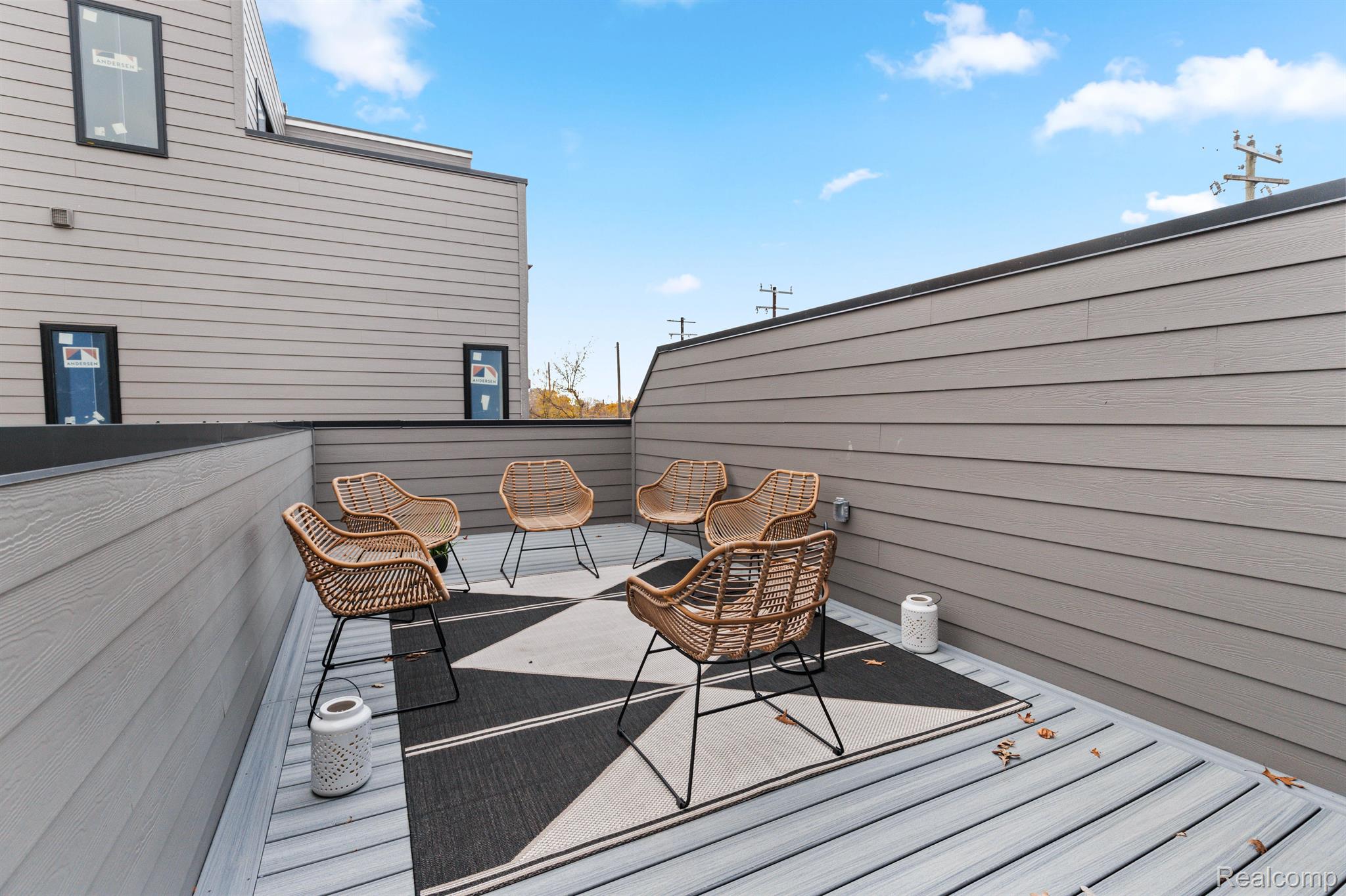 Detroit City, Michigan 48208, United States, 2 Bedrooms Bedrooms, ,2 BathroomsBathrooms,Residential,Active,163177