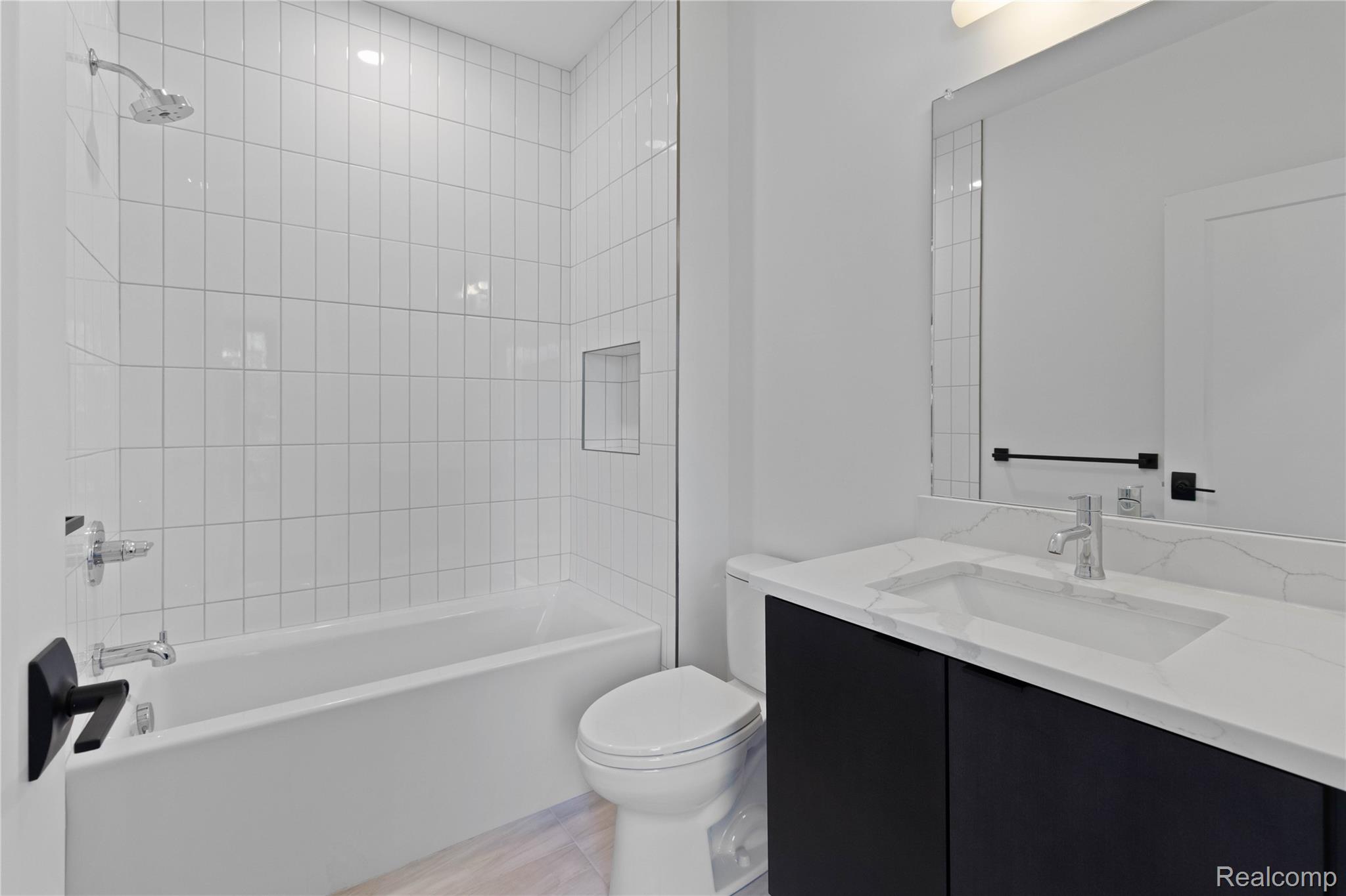 Detroit City, Michigan 48208, United States, 2 Bedrooms Bedrooms, ,2 BathroomsBathrooms,Residential,Active,163177