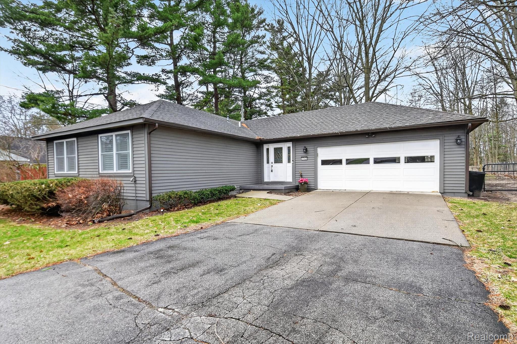 5569 Lakeshore Road