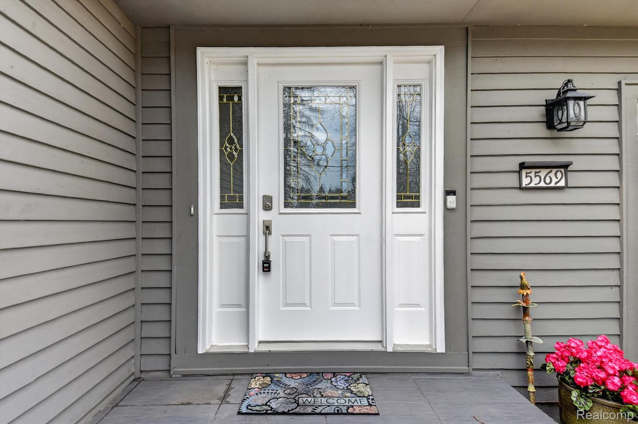 5569 Lakeshore Road