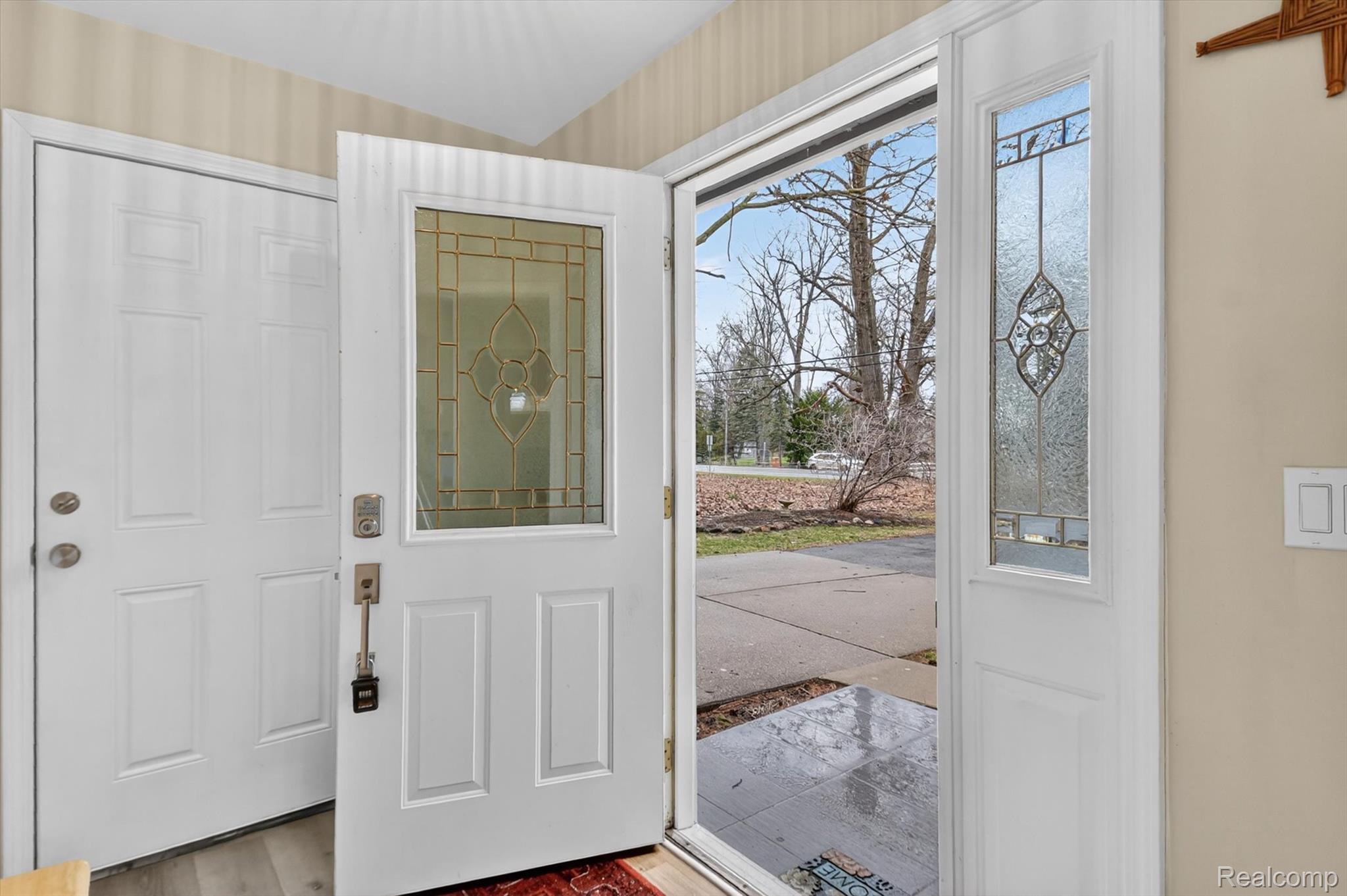5569 Lakeshore Road