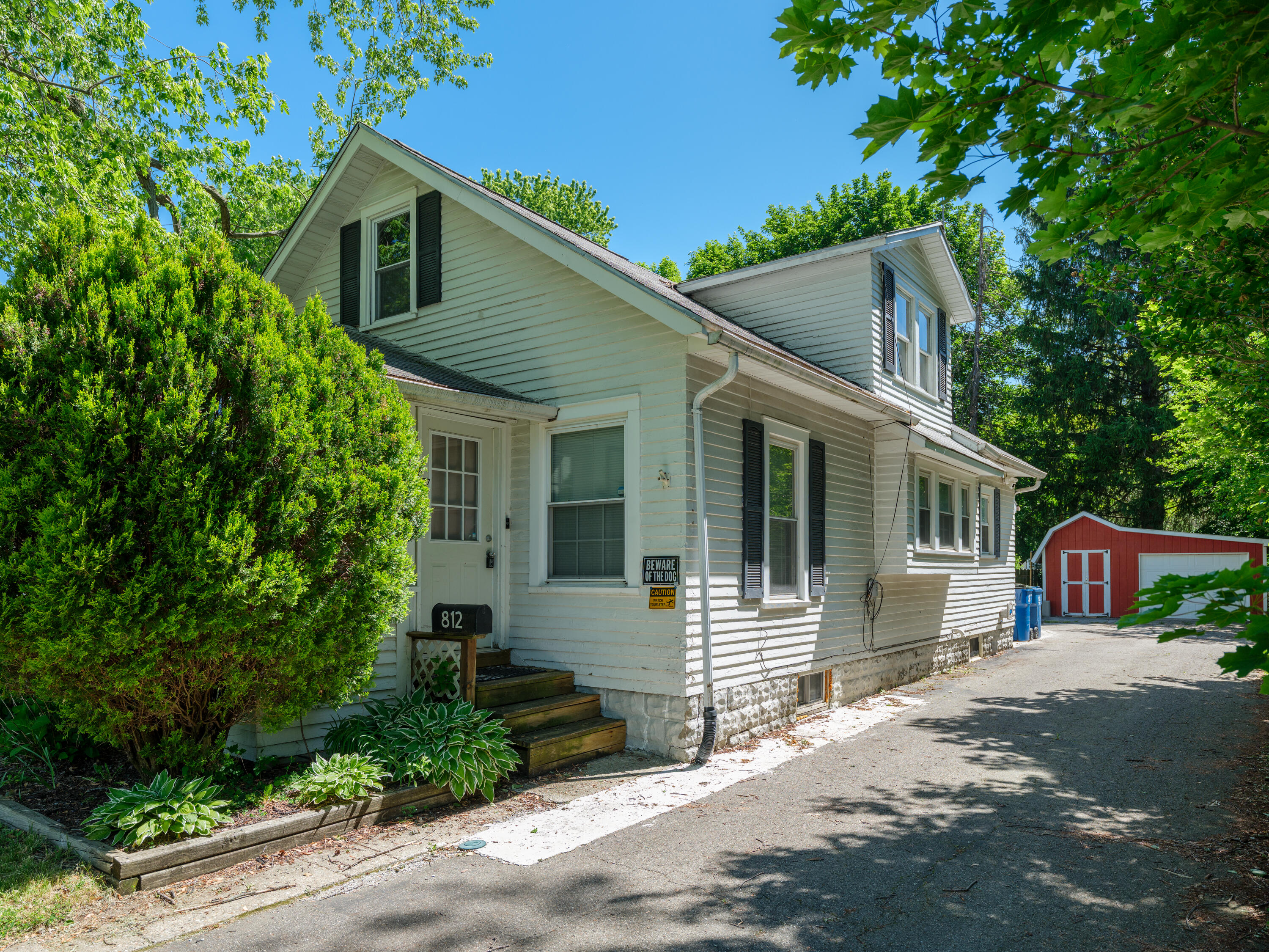 812 Washburn Avenue