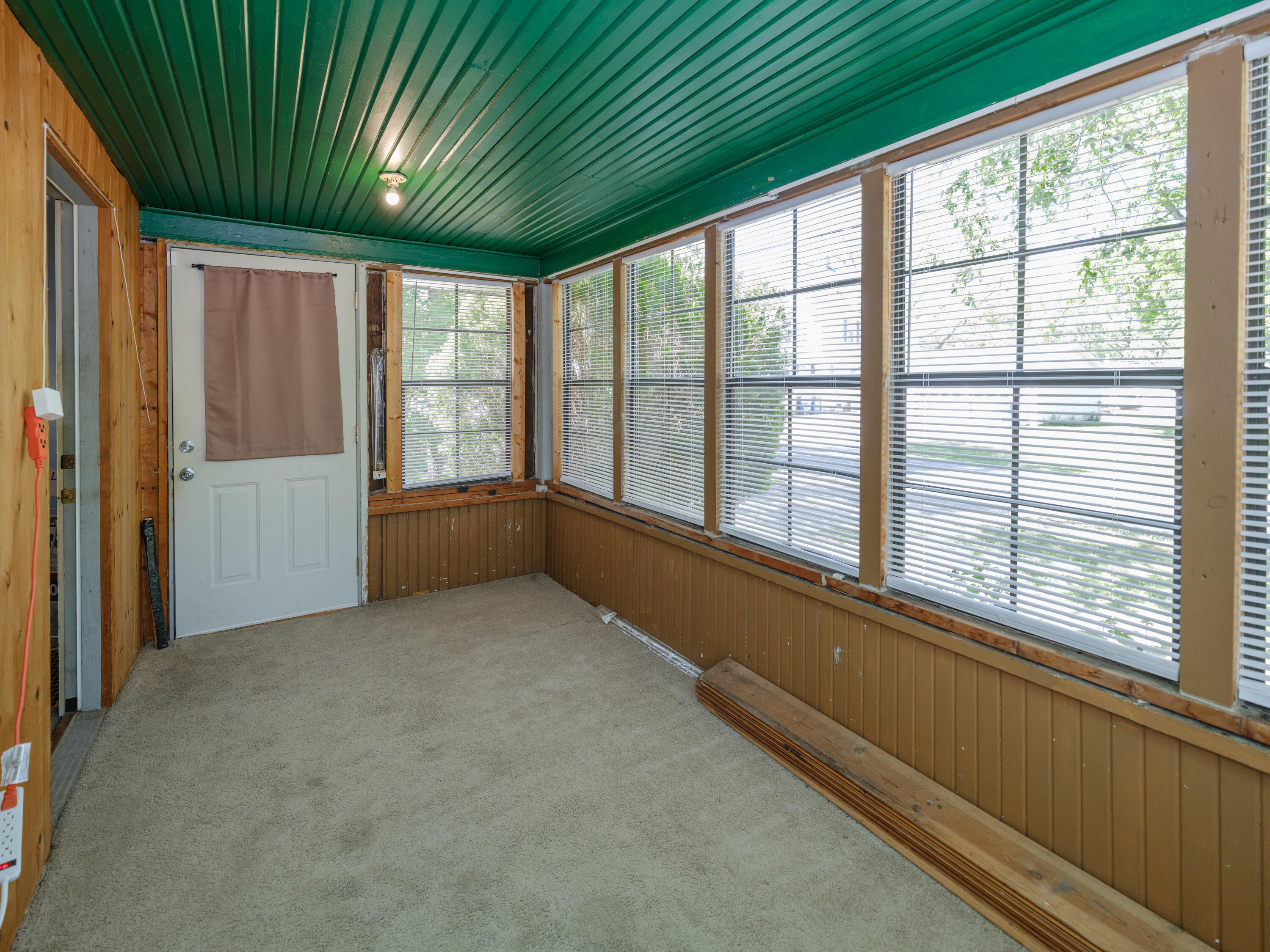 812 Washburn Avenue