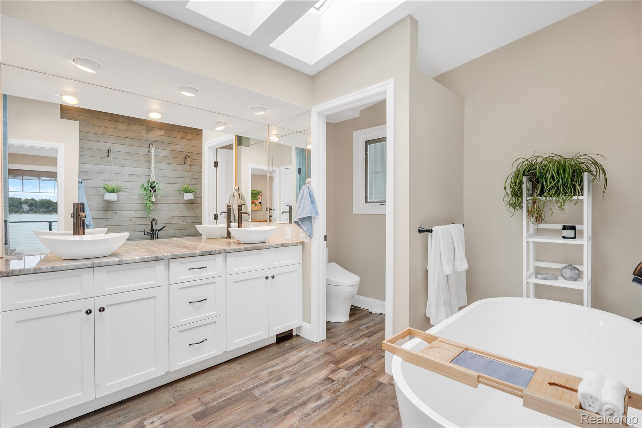 West Bloomfield Charter Township, Michigan 48324, United States, 3 Bedrooms Bedrooms, ,3 BathroomsBathrooms,Residential,Active,167223