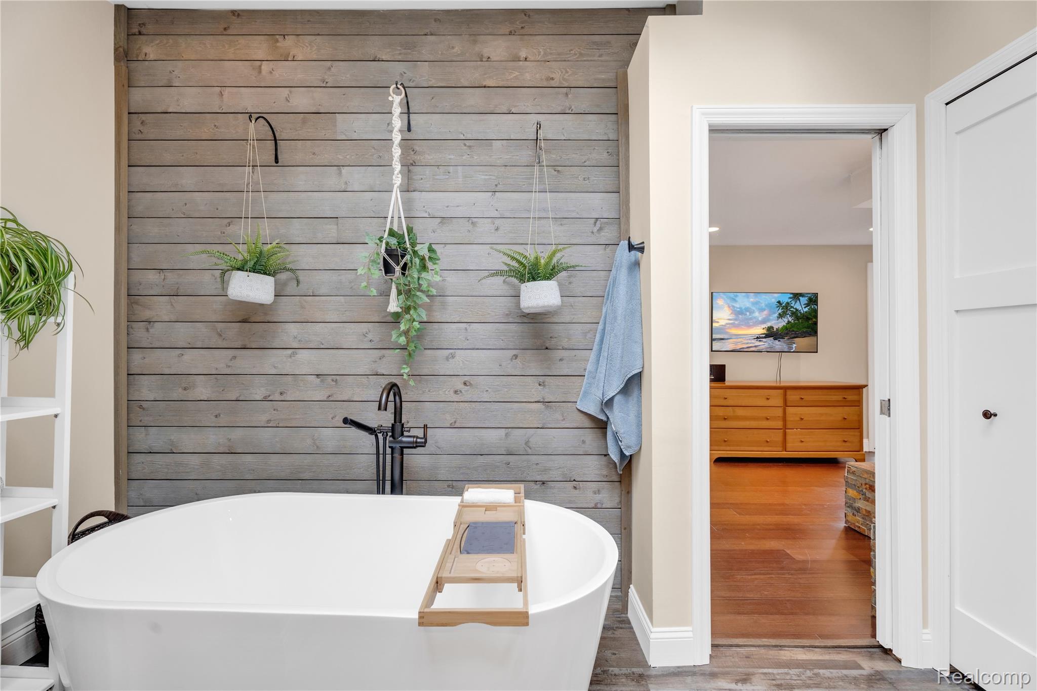 West Bloomfield Charter Township, Michigan 48324, United States, 3 Bedrooms Bedrooms, ,3 BathroomsBathrooms,Residential,Active,167223