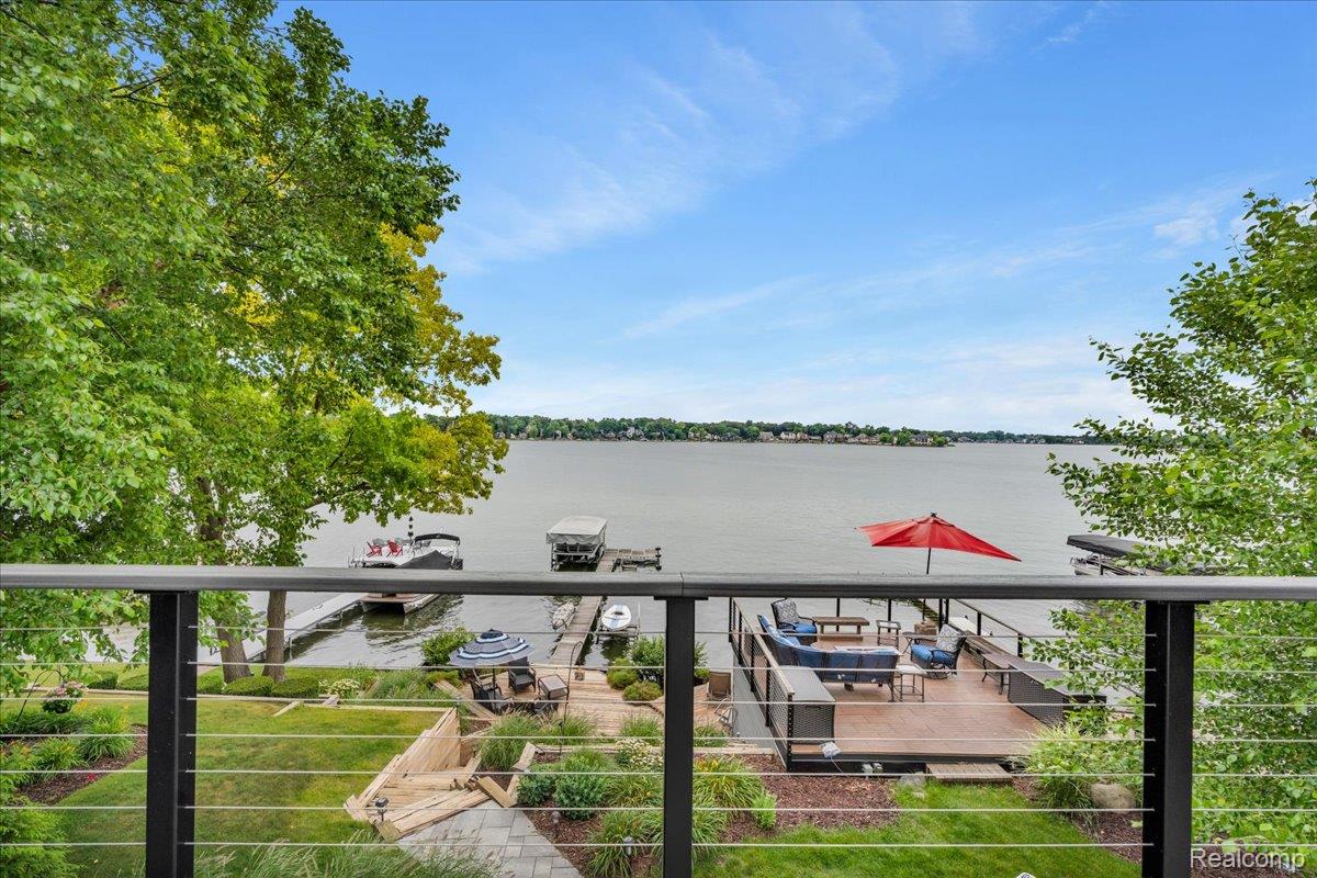 West Bloomfield Charter Township, Michigan 48324, United States, 3 Bedrooms Bedrooms, ,3 BathroomsBathrooms,Residential,Active,167223