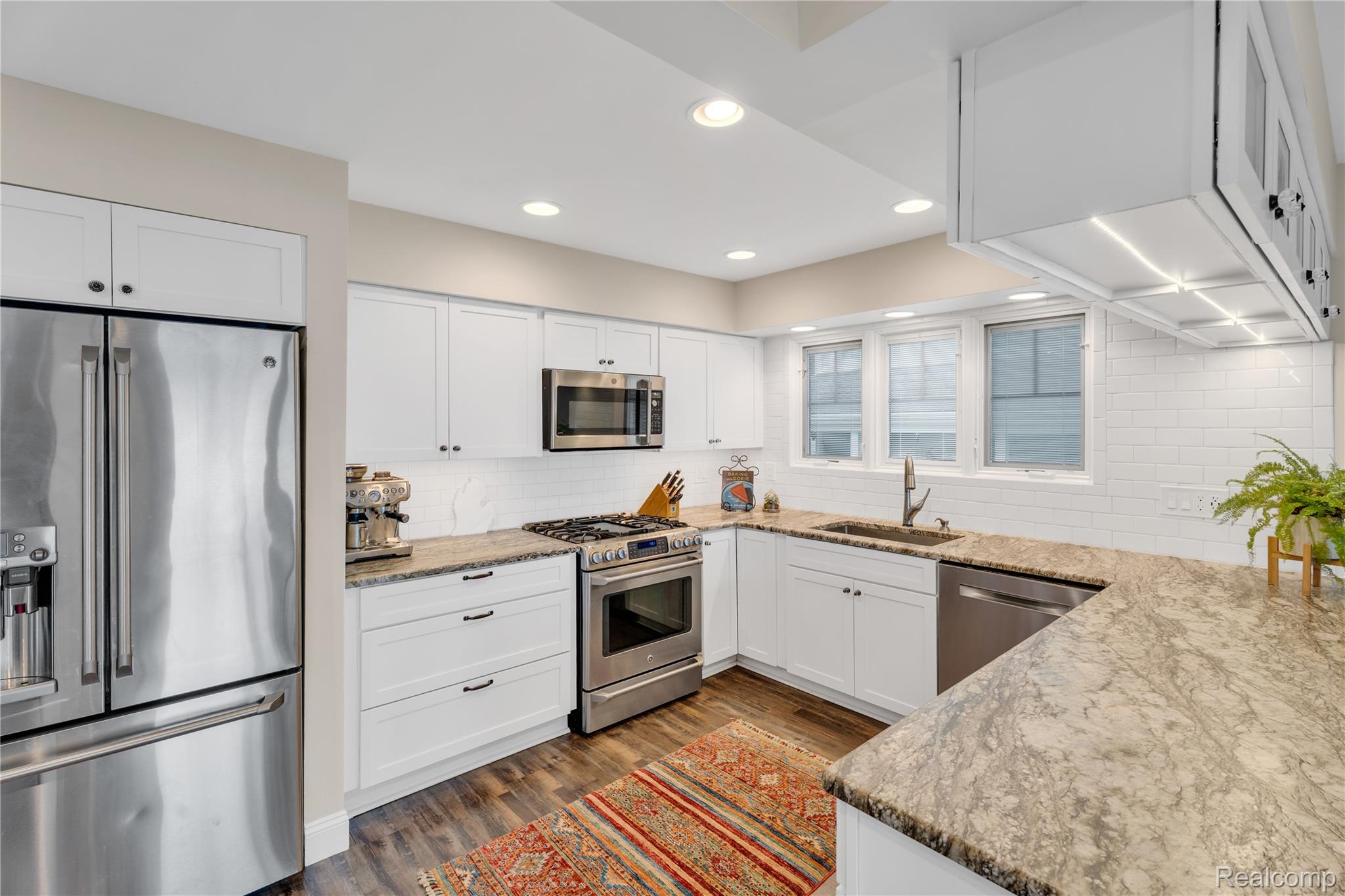 West Bloomfield Charter Township, Michigan 48324, United States, 3 Bedrooms Bedrooms, ,3 BathroomsBathrooms,Residential,Active,167223