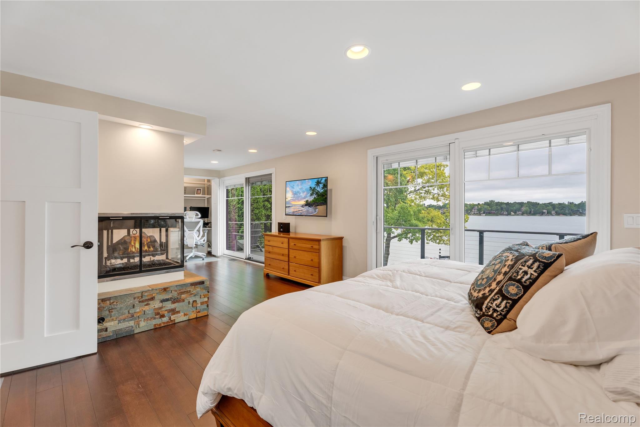 West Bloomfield Charter Township, Michigan 48324, United States, 3 Bedrooms Bedrooms, ,3 BathroomsBathrooms,Residential,Active,167223