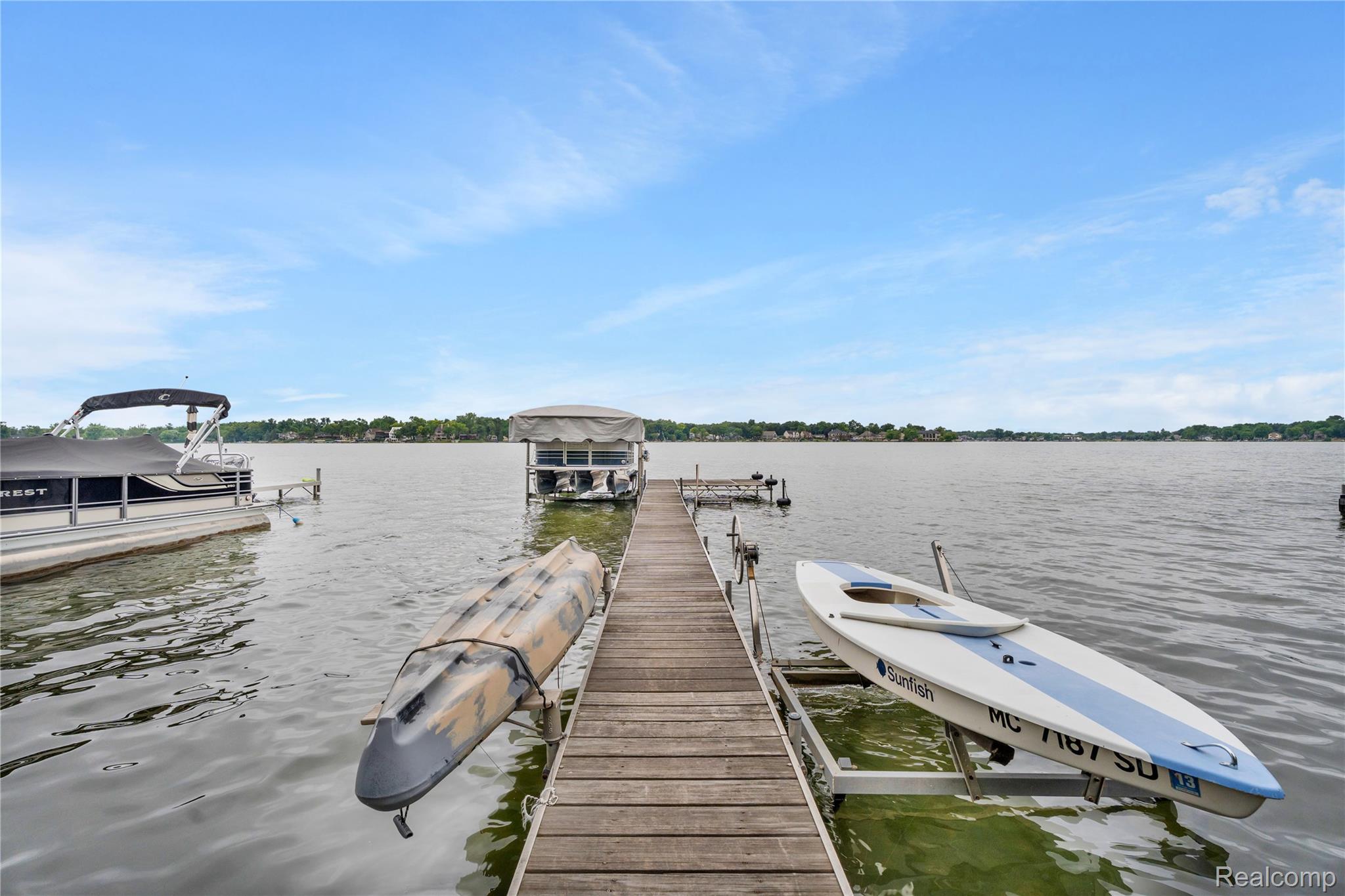 West Bloomfield Charter Township, Michigan 48324, United States, 3 Bedrooms Bedrooms, ,3 BathroomsBathrooms,Residential,Active,167223