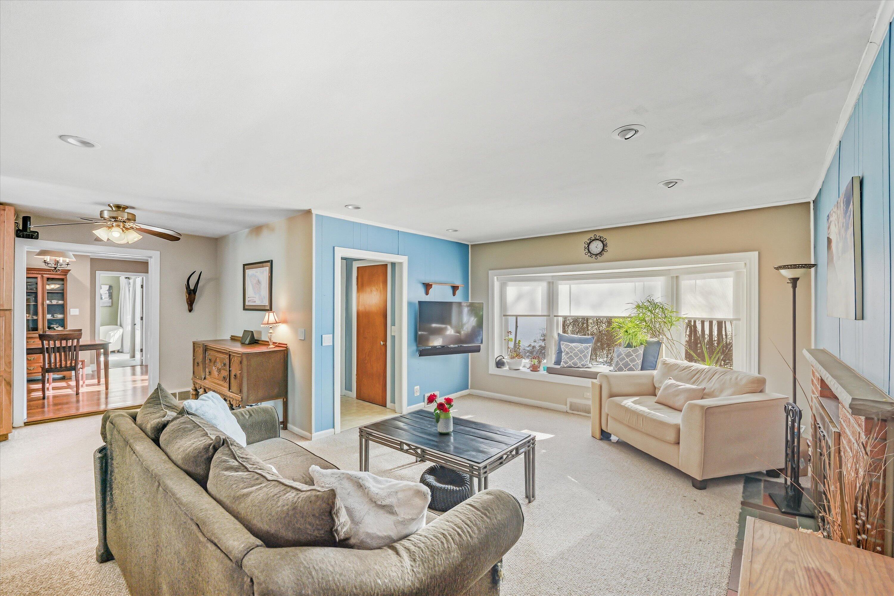 6928 Scotch Lake Drive