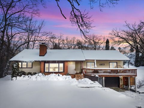 Photo of 6928 Scotch Lake Drive, West Bloomfield Charter Township, MI 48324 (MLS # 81026009265)