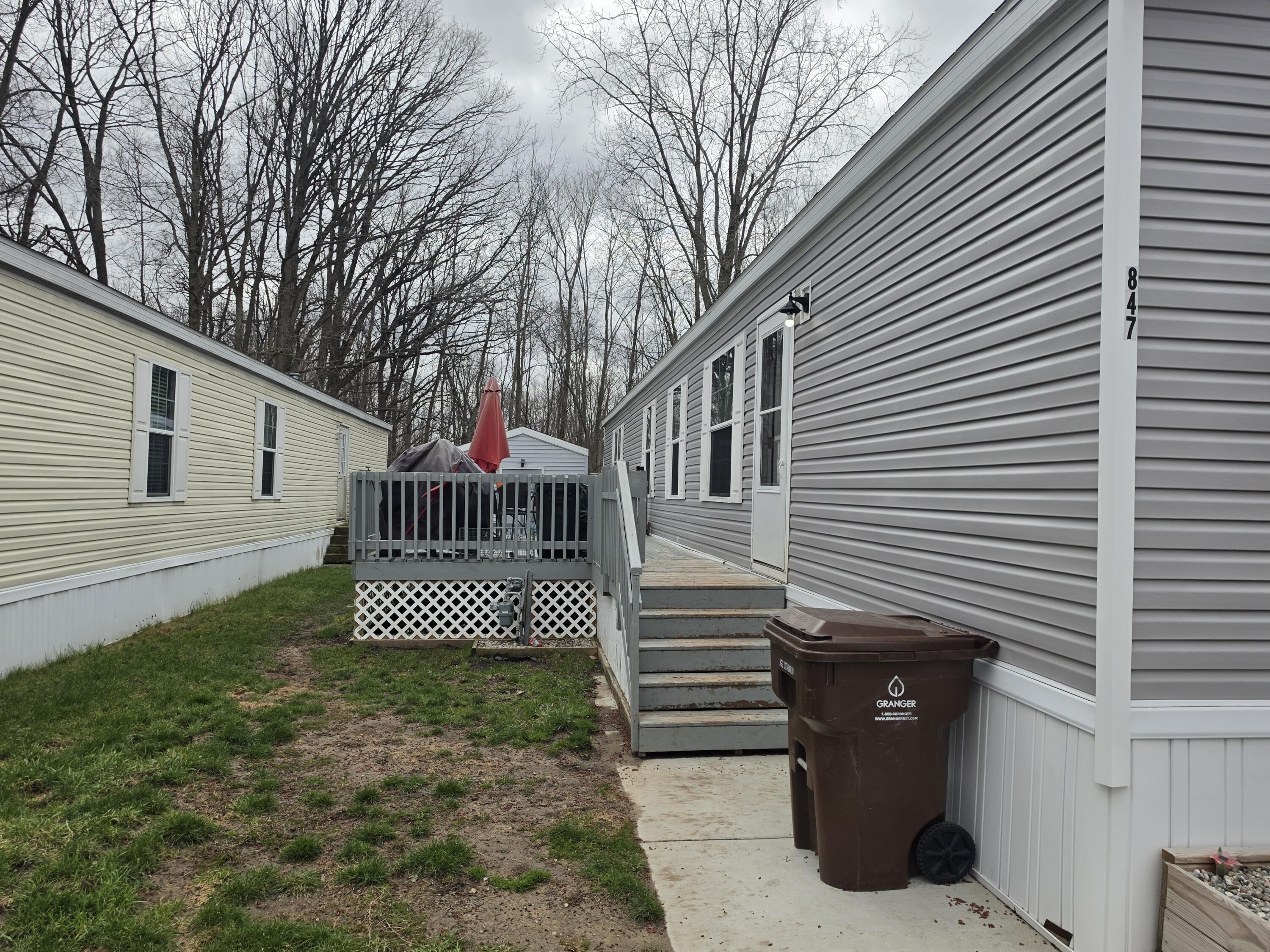 847 Apple Tree Court NW