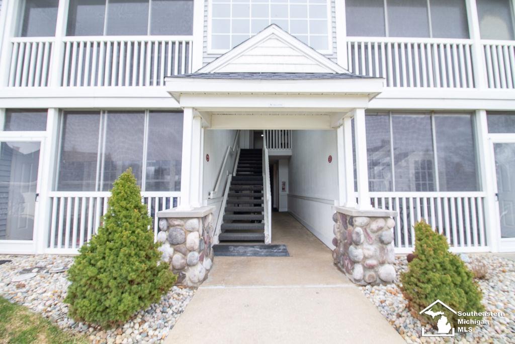 795 W Barrington Circle