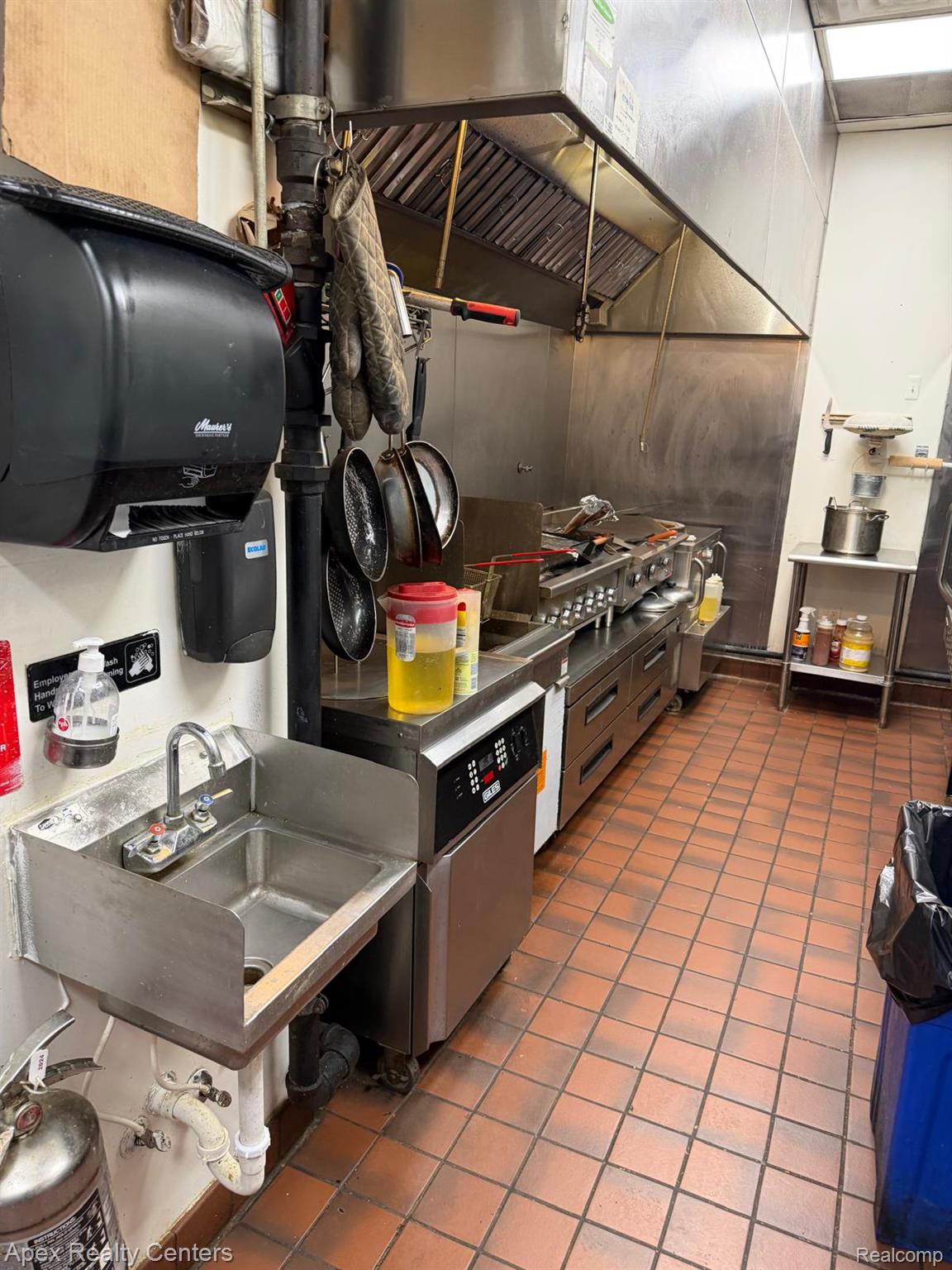 7209 N Canton Center