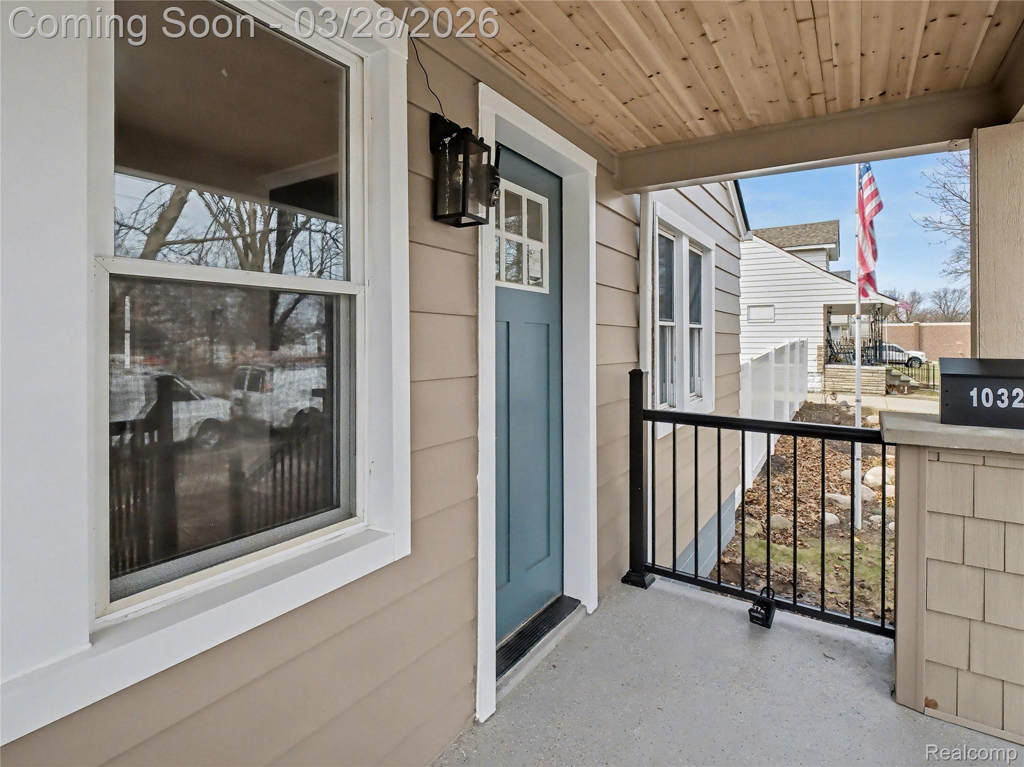 1032 E Maxlow Avenue