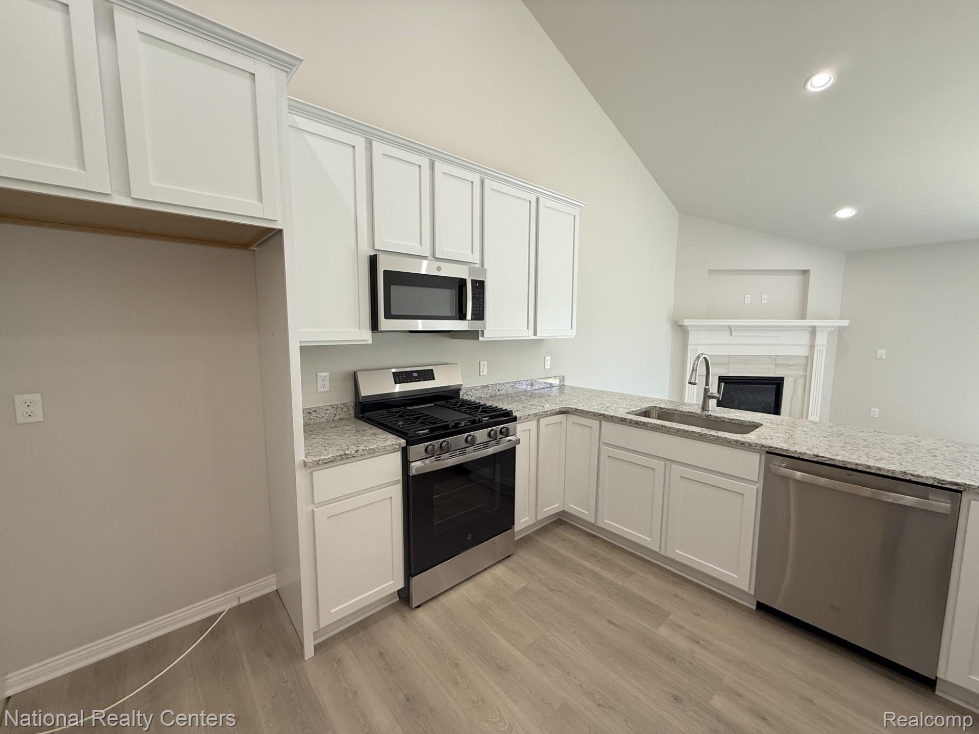 374 (Immediate occupancy) Devonshire Drive 30