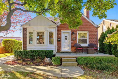 1945 Anita Avenue Grosse Pointe Woods City MI 48236
