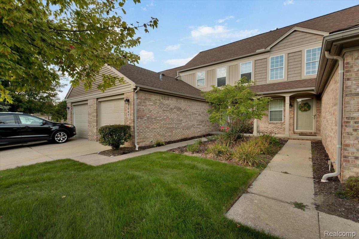 3947 Hunters Circle E