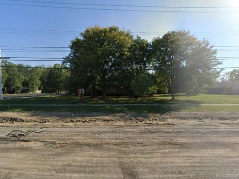 19310 E 14 Mile Road Roseville City MI 48066