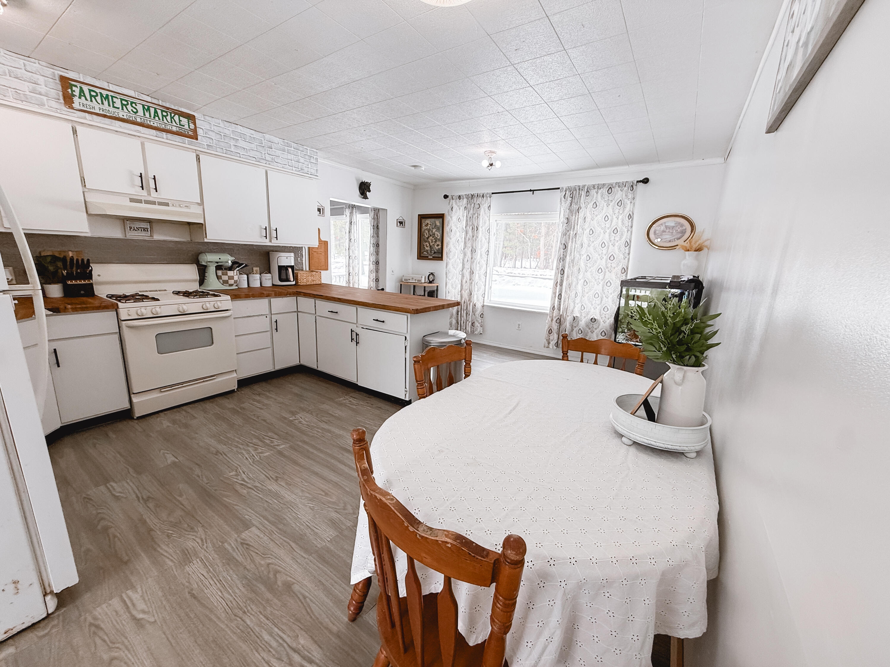 6724 Holton-Duck Lake Road