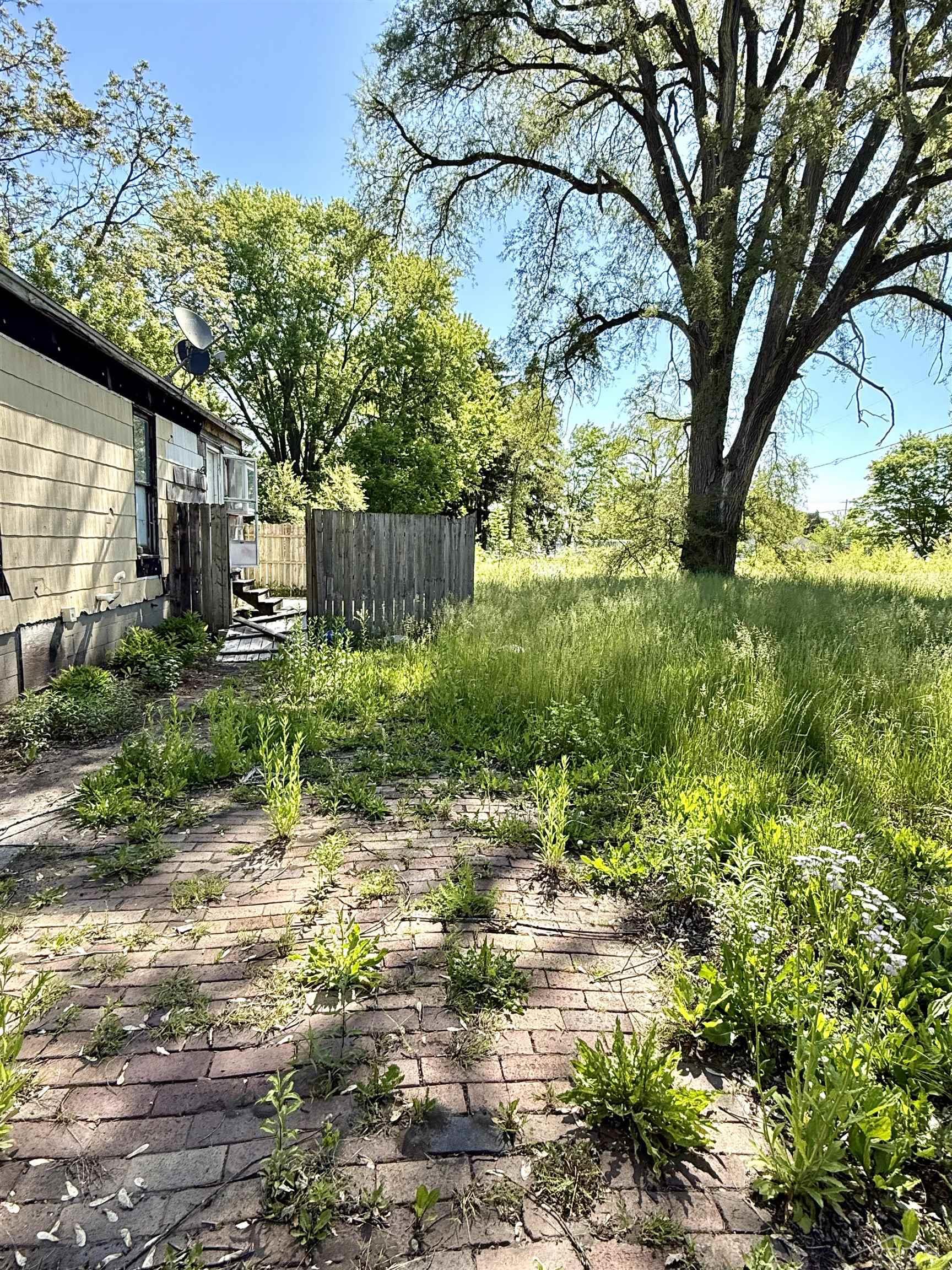 2414 Hermansau Street