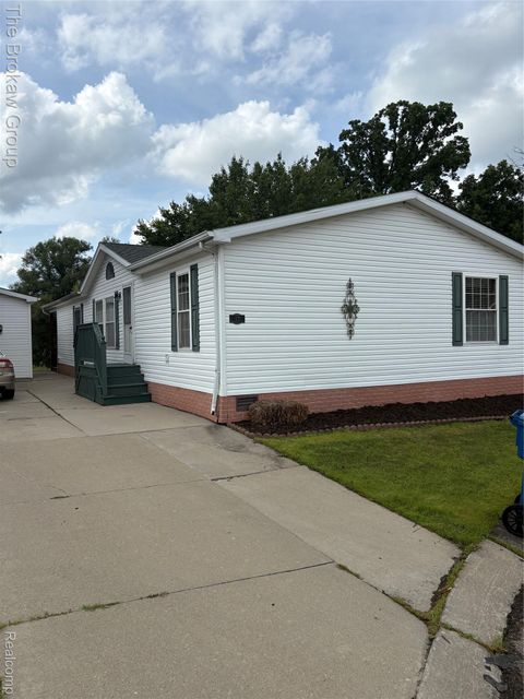 17 Riverview Drive Lapeer City MI 48446