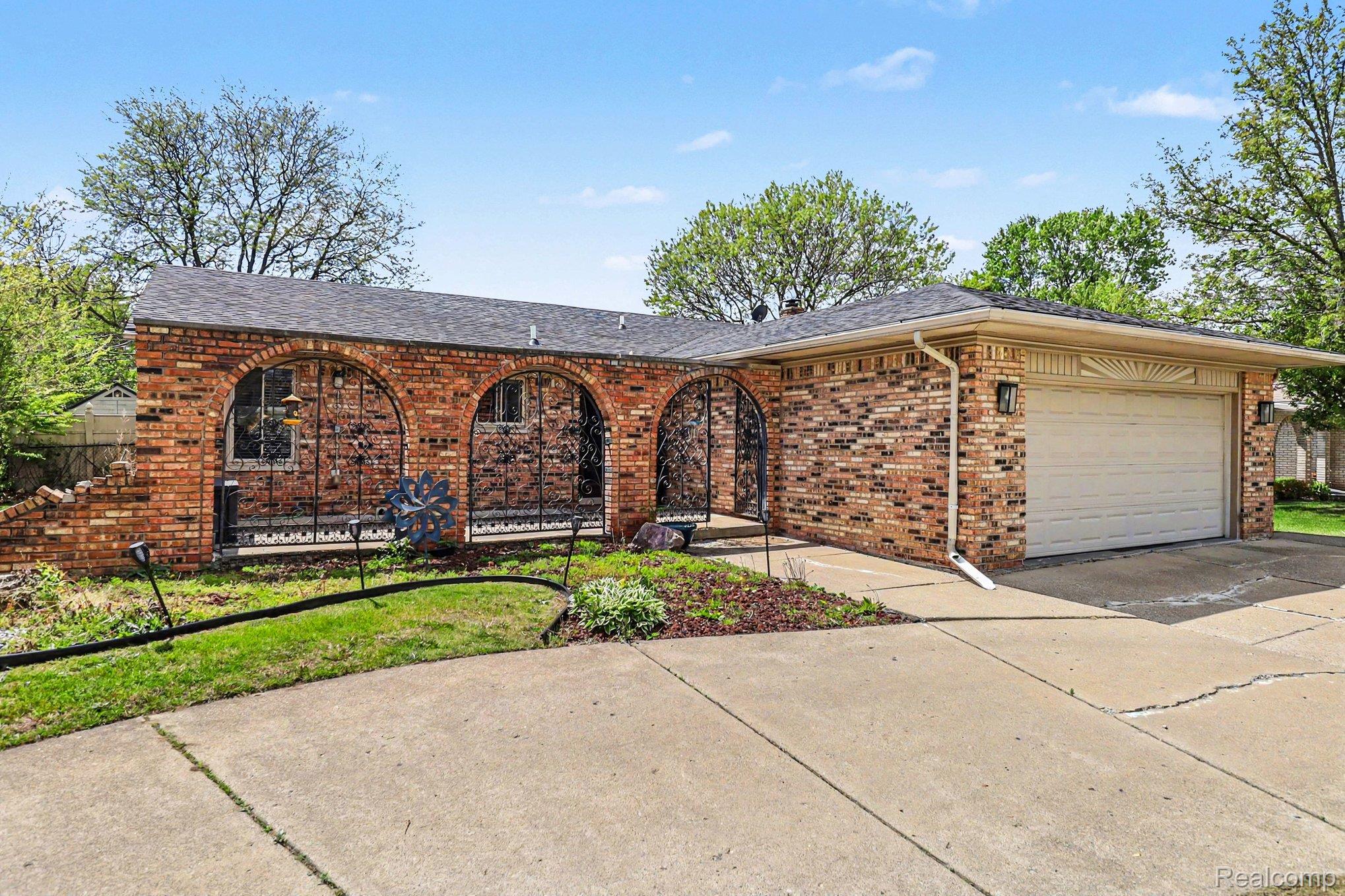 11422 Common Road