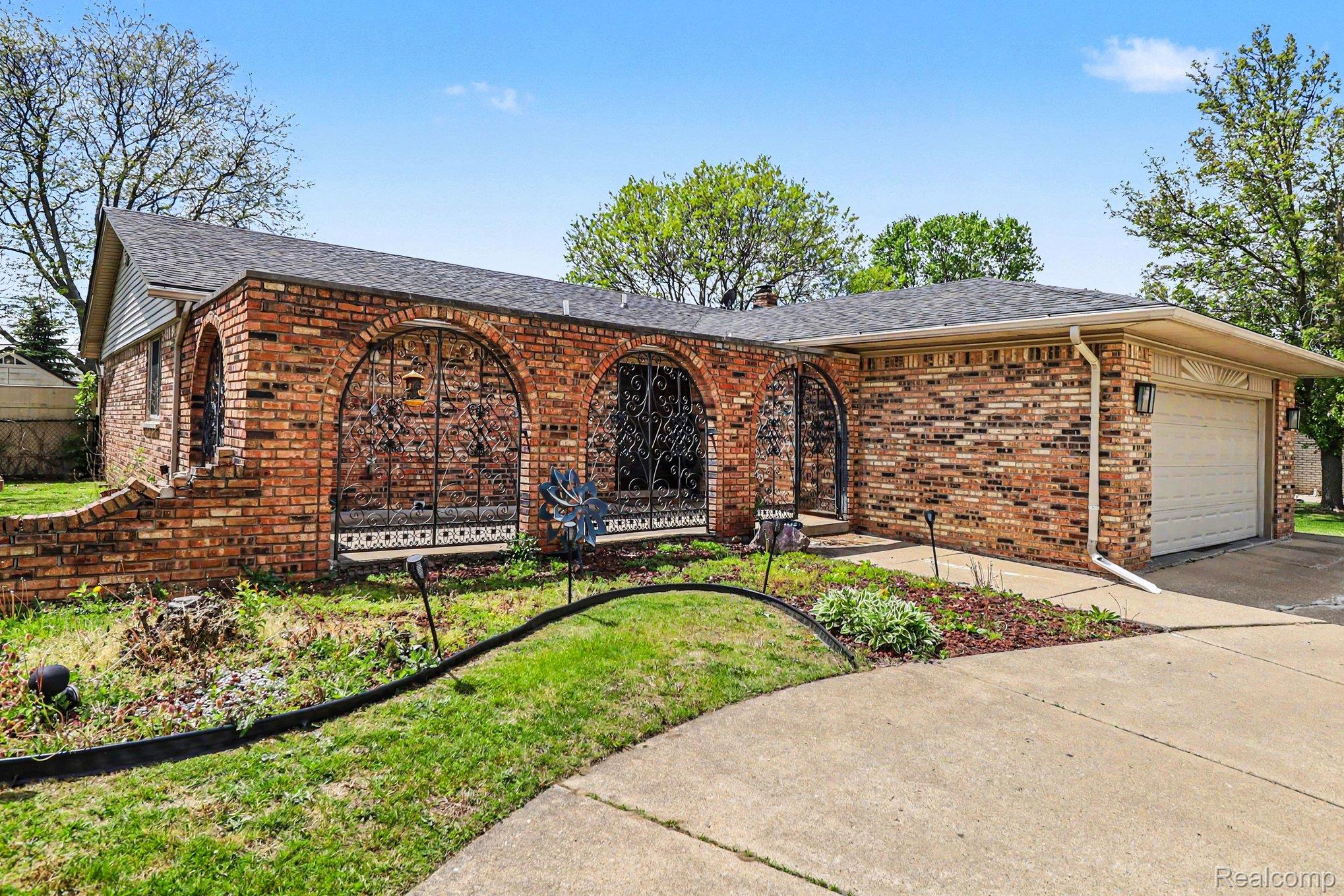 11422 Common Road