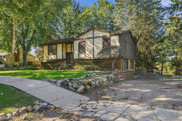 815 UNION ST, MILFORD, MI 48381 - Image 3ca1cae8a13ea010e9796f5b282c9cb5/1567921078