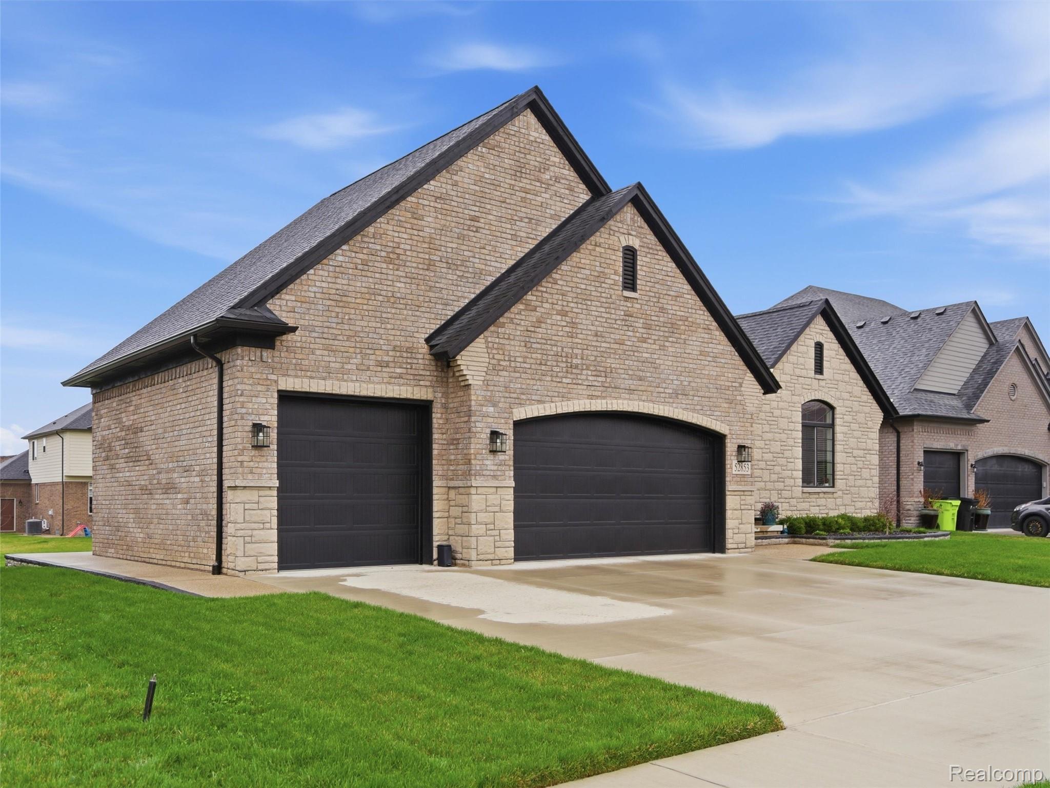52853 Crimson Drive