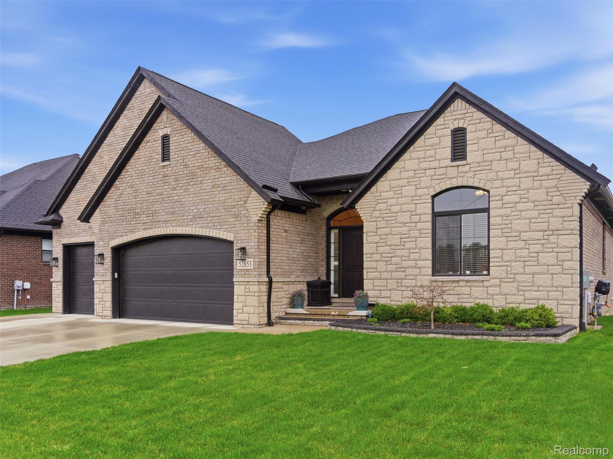 52853 Crimson Drive