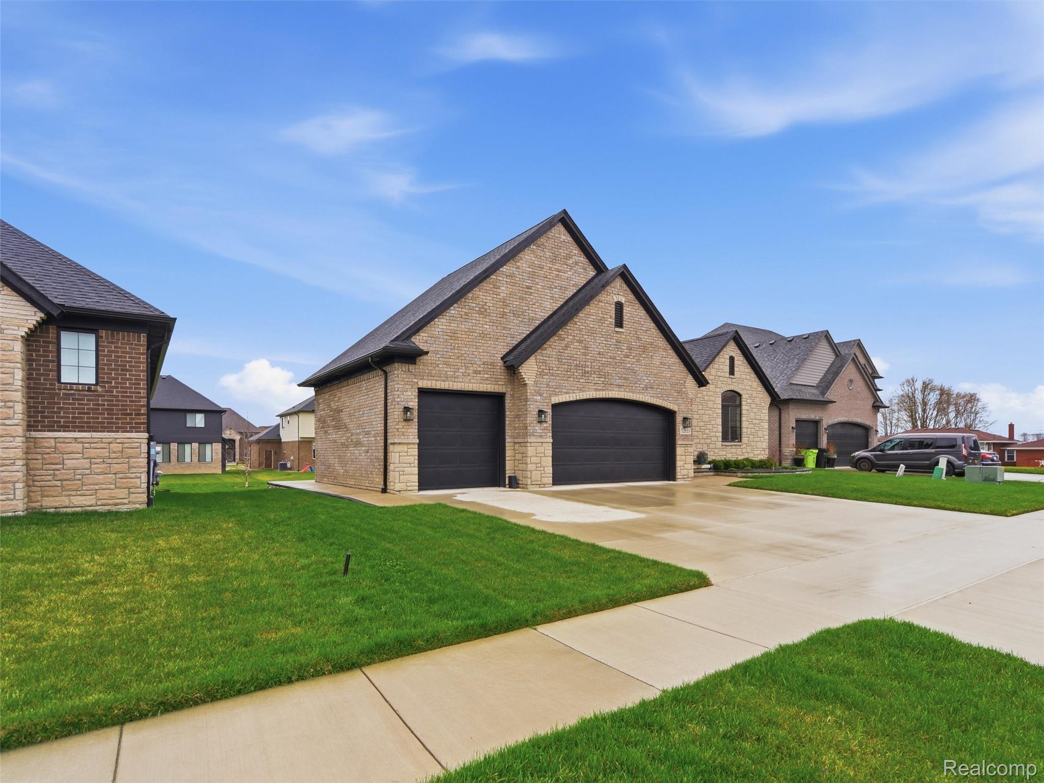 52853 Crimson Drive