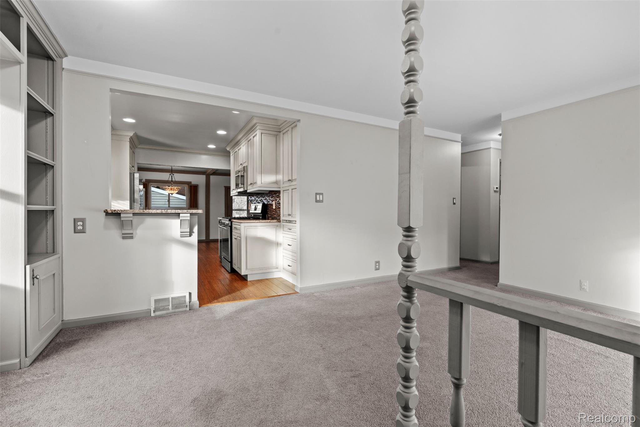 2115 E Hudson Avenue