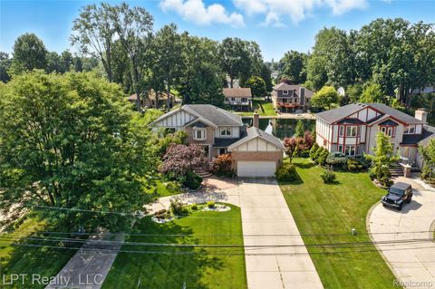 1142 E South Boulevard Troy City MI 48085