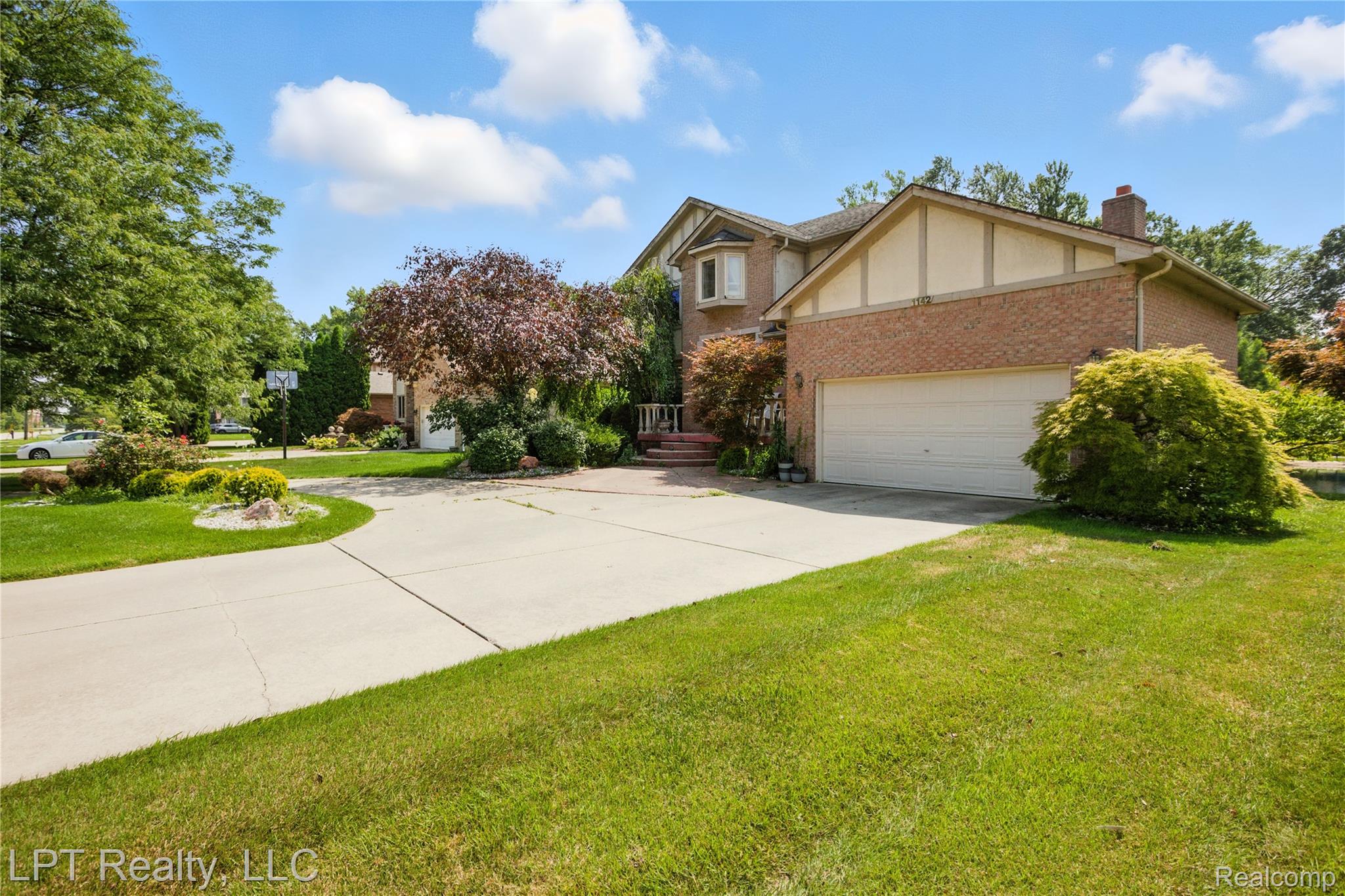 1142 E South Boulevard