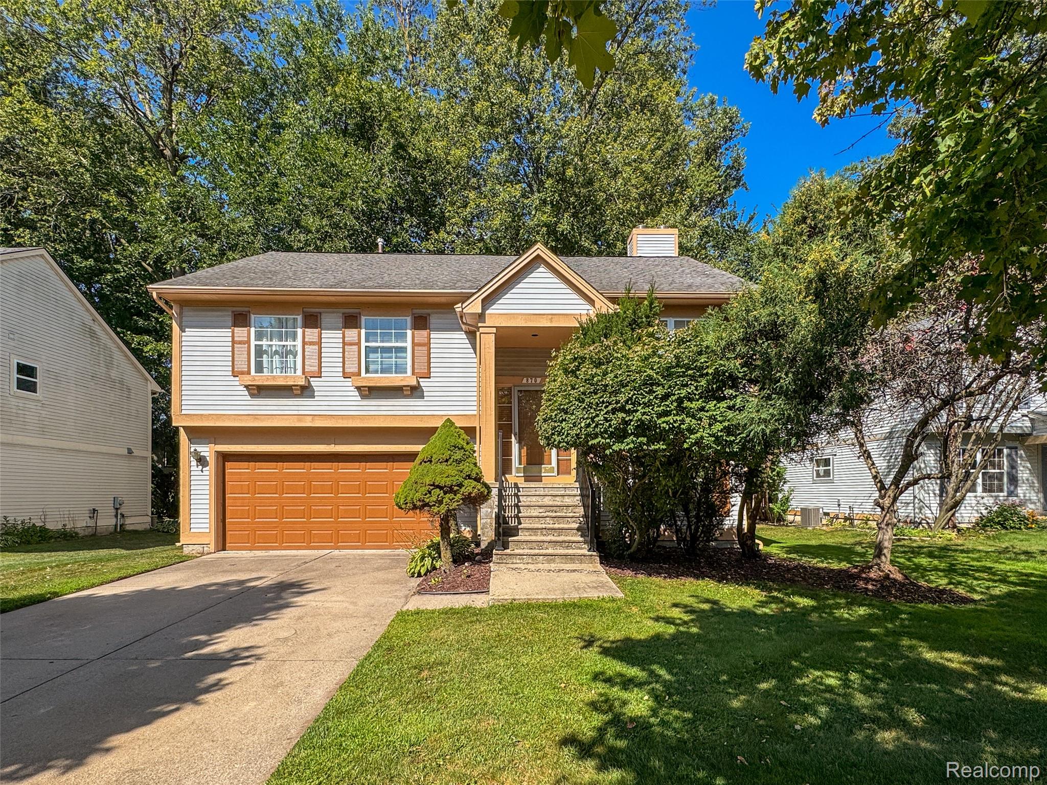 870 Huntclub Boulevard