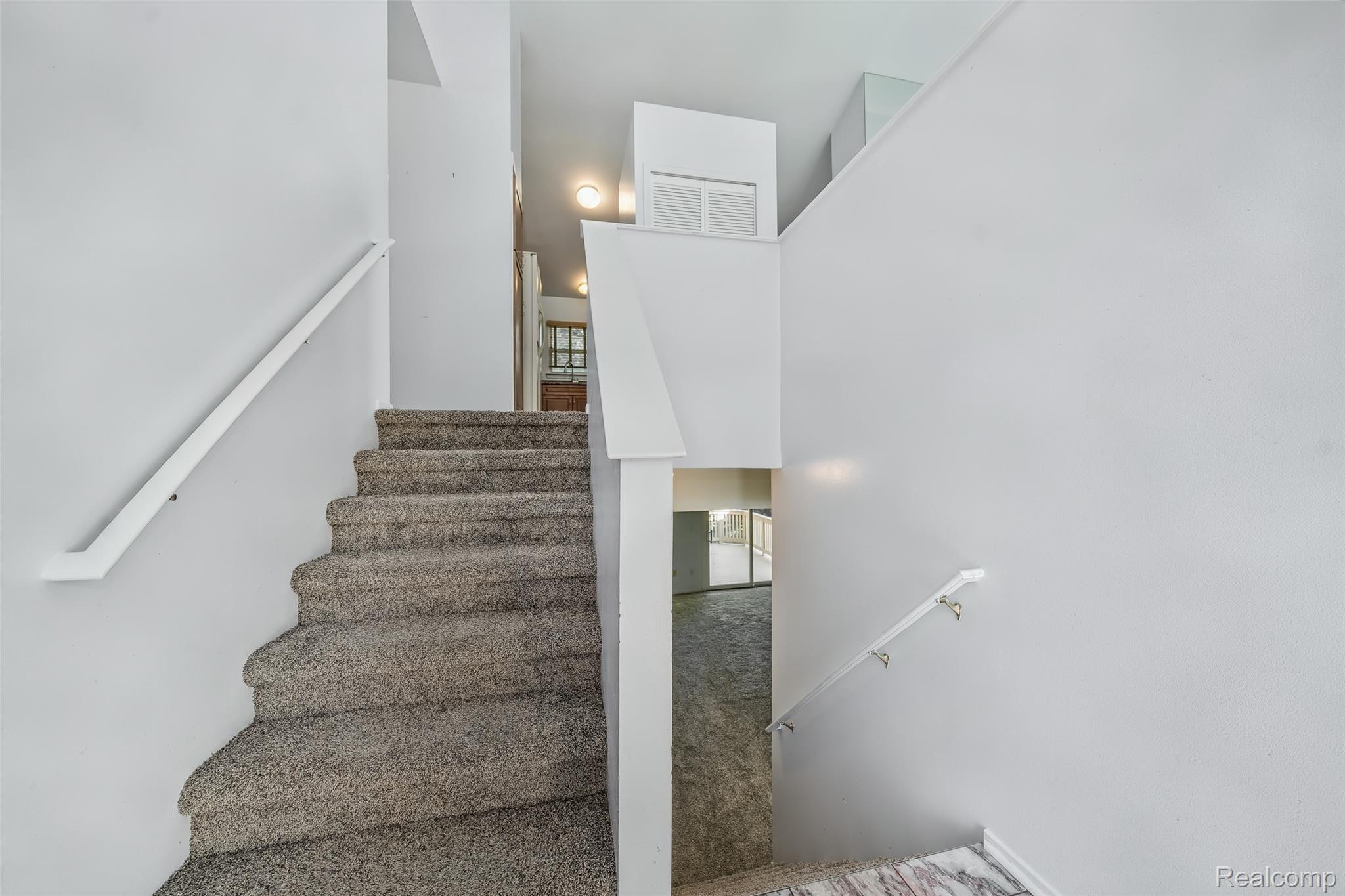 870 Huntclub Boulevard
