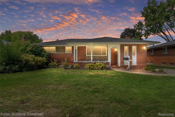 8909 SHANNON DR, STERLING HEIGHTS, MI 48314 - Image 3cdbf2d70b989946ddefbe0c6deaf5e7/3038070669