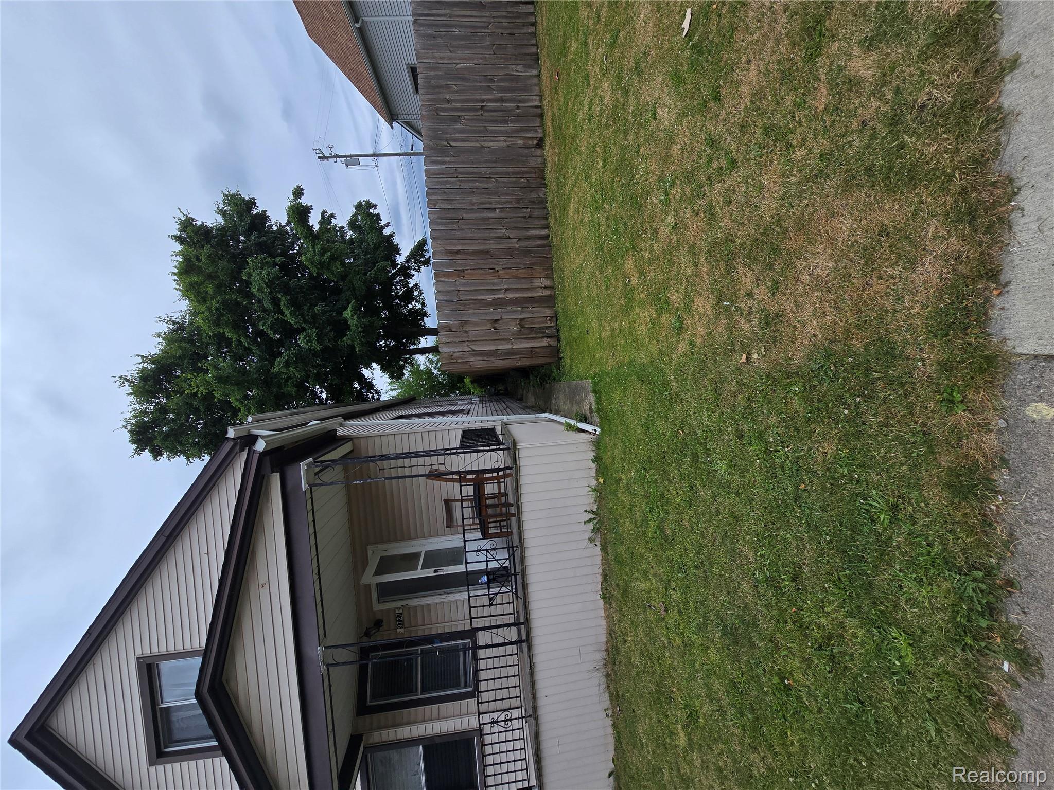 9727 Dequindre Street