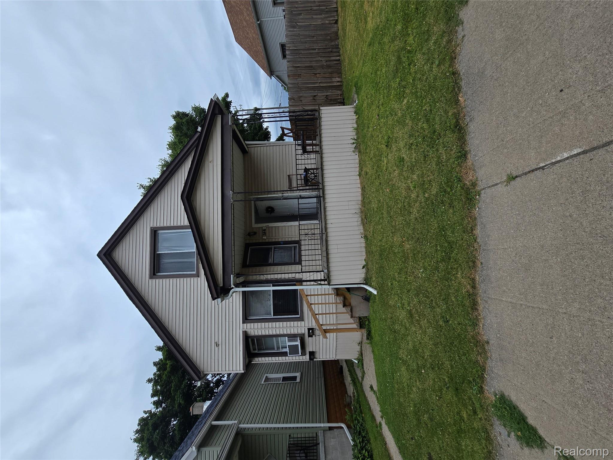 9727 Dequindre Street