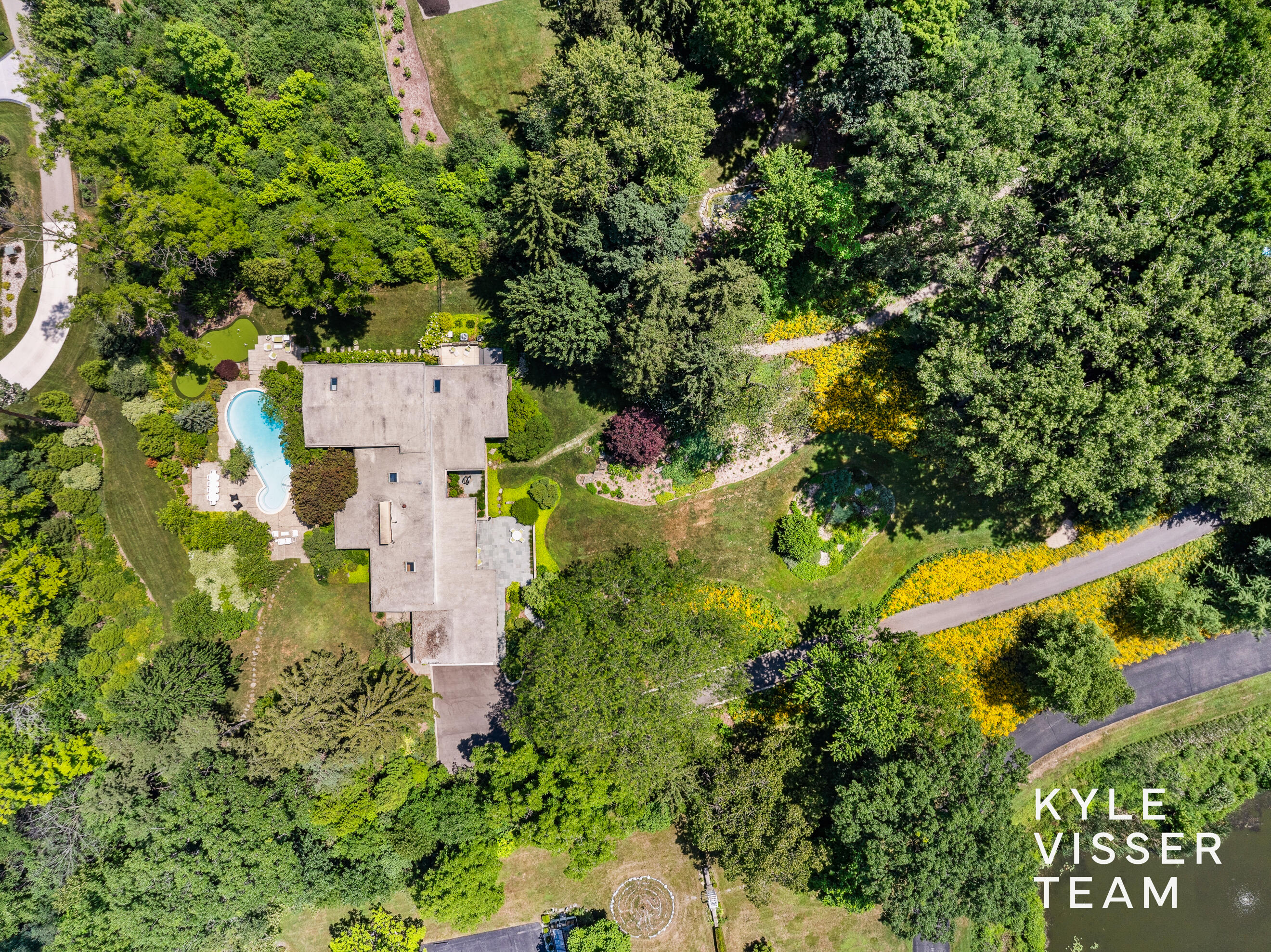130 Robinwood Avenue SE