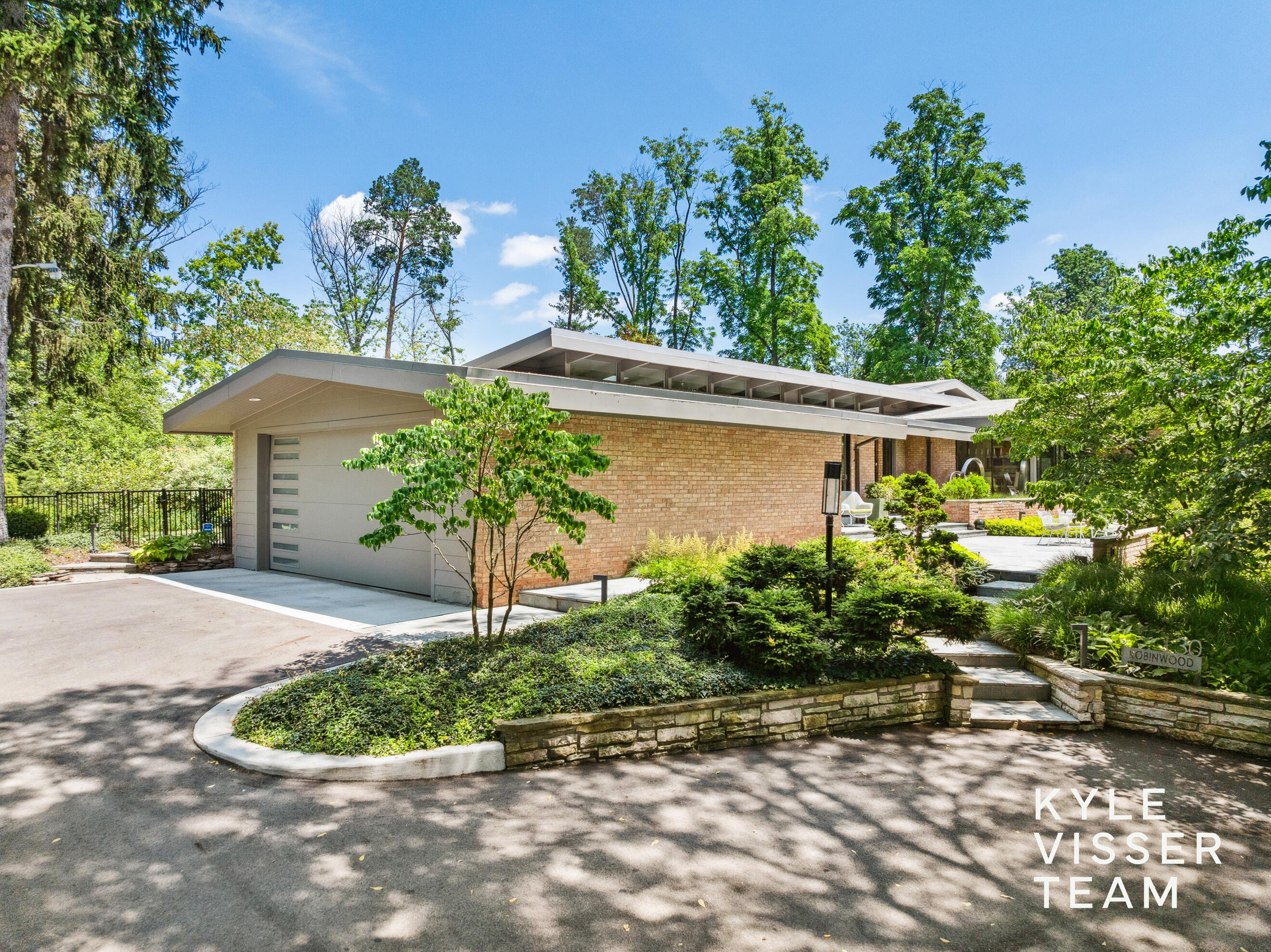 130 Robinwood Avenue SE