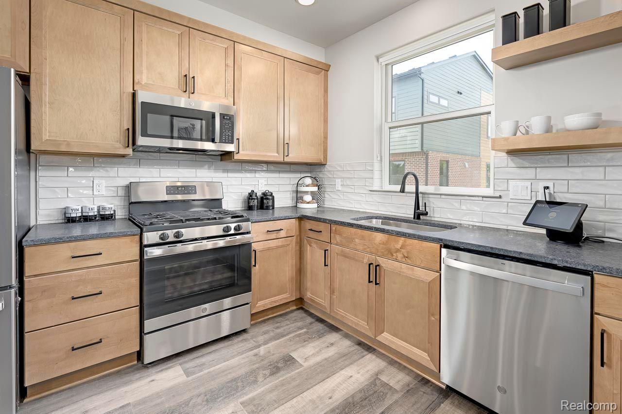 3642 TRUMBULL Street 22